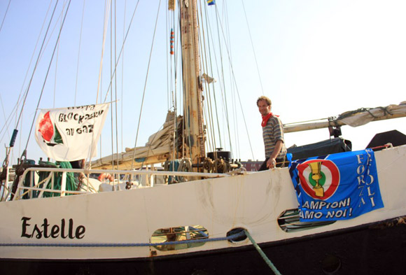 foto della imbarcazione Estelle a Napoli