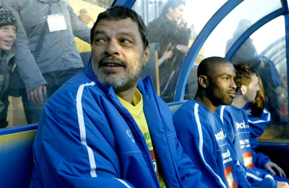 foto di Sócrates on the bench of Garforth Town